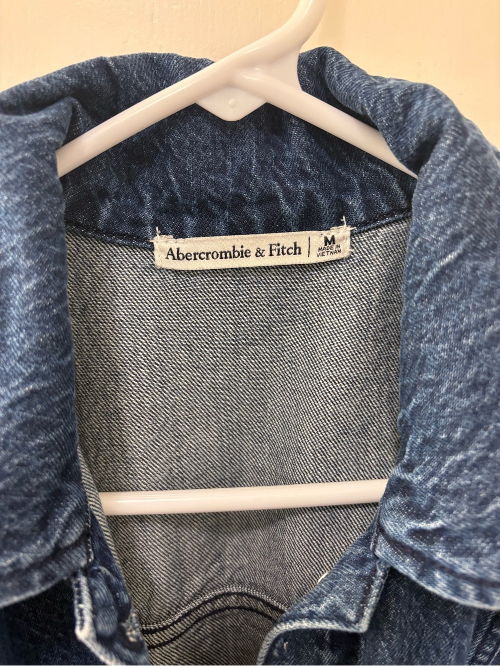 Abercrombie & Fitch Short-Sleeve Denim Shirt Dress in Dark Wash - Picture 3 of 3